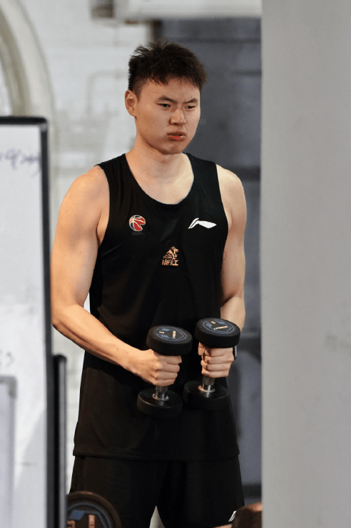 AA, 健身房探班
