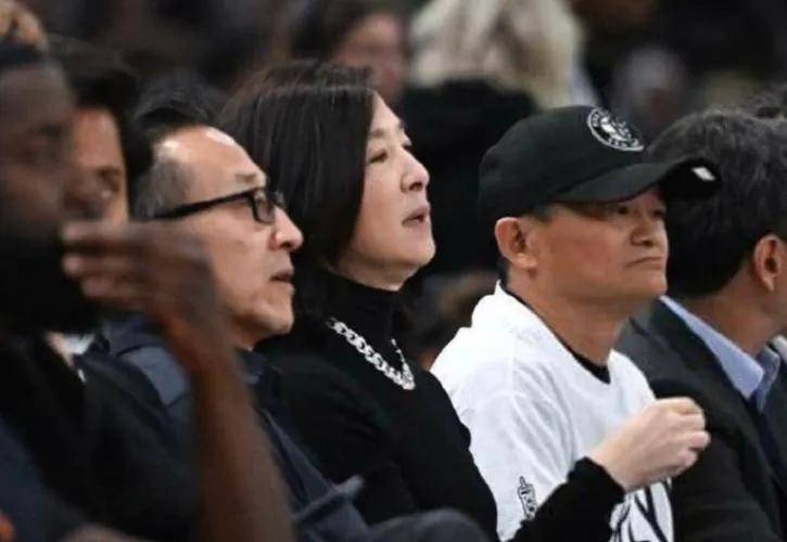 合影, 现场不断进, 少明星