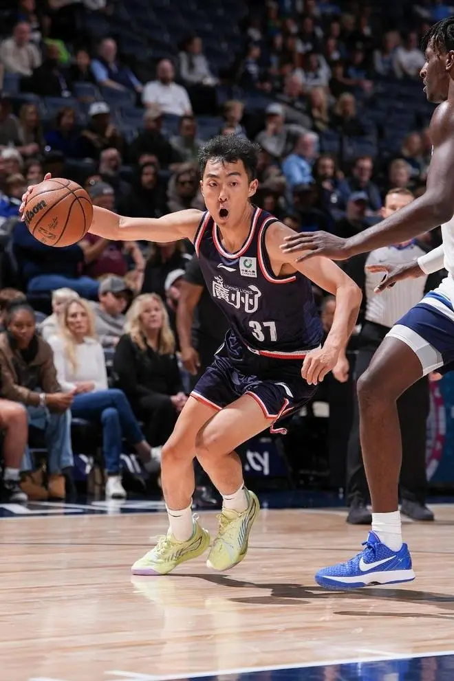 分创新低迪, 广州, NBA季前